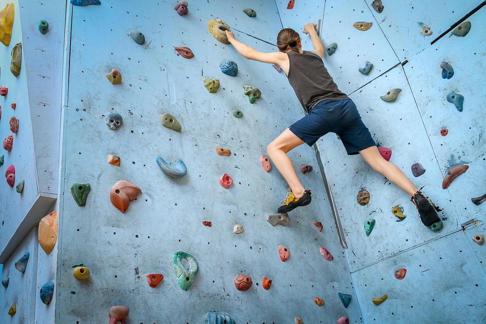A Guide to Bouldering Tips, Techniques, and Benefits
